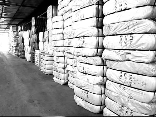 Gudang bahan baku serat poliester