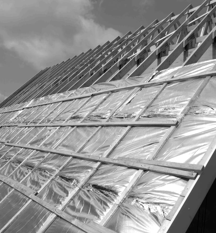 Insulasi berlapis aluminium pada atap